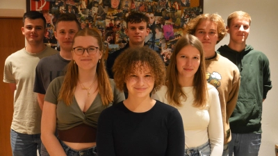 Die neue Vorstandschaft der KLJB Ehenfeld: vorne li. Marlene Siegler, Christina Beck und Hannah Dotzler, hinten von li. Tim Kirchberger, Marco Kirchberger, Lukas Berndt, Fabian Allwang und Simon Bock. (Bild: Fritz Dietl)