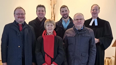 Pfarrer Matthias Weih bei der Einführung des Kirchenvorstands Freihung. (Bild: Siegfried Bock)