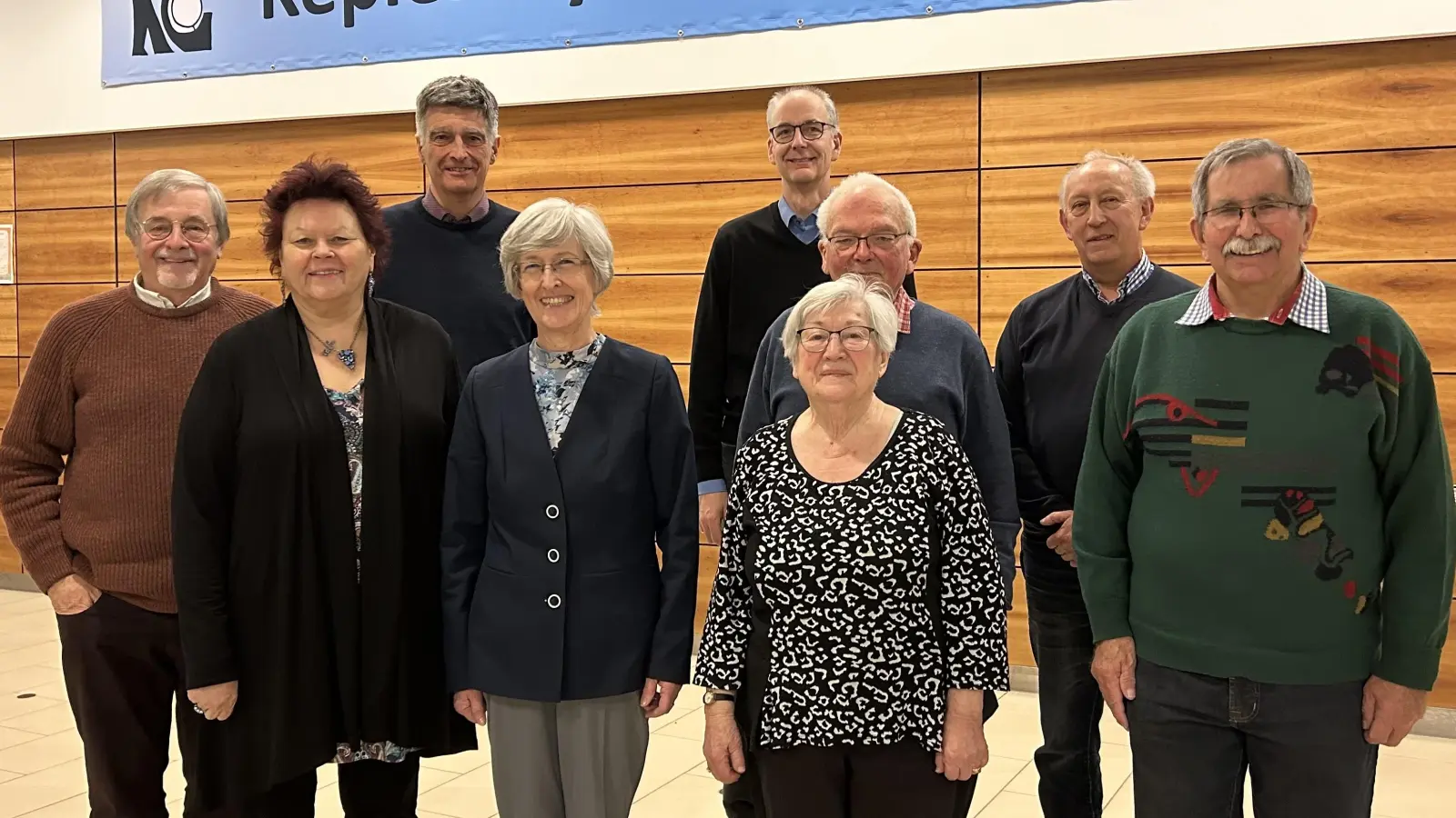 Fast alle Mitglieder des Vorstands des Fördervereins am Kepler-Gymnasium wollen sich nochmals engagieren, allerdings nur noch für ein Jahr (von links): Veit Wagner, Petra Vorsatz, Georg Kreiner, Sigrid Bloch, Norbert Ziegler, Lisa Taller, Burkhard Röhlinger, Richard Melzner und Johann Walz. (Bild: Veit Wagner/Freunde des Kepler-Gymnasiums/exb)