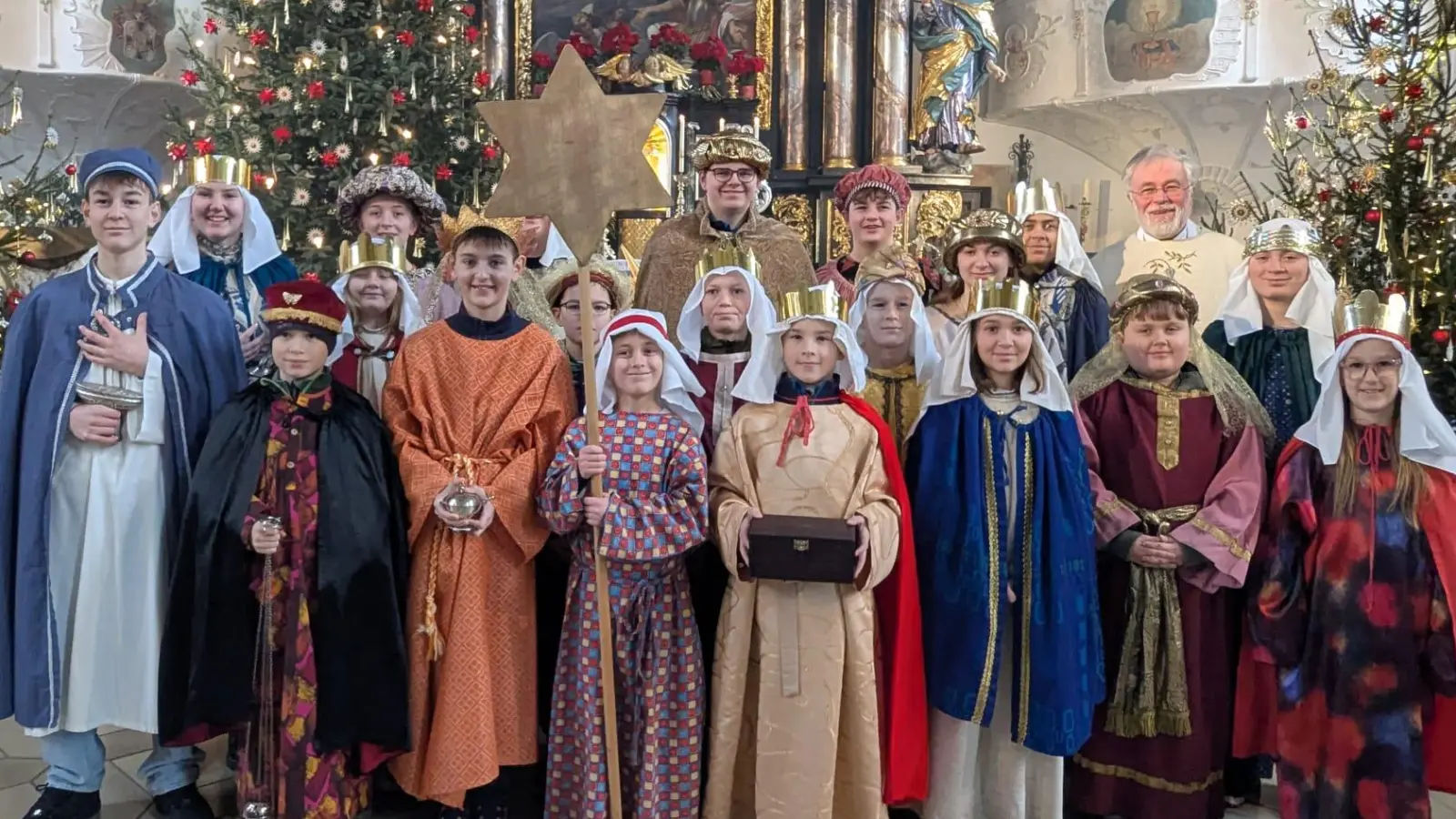 Die Sternsinger wurden ausgesandt um Segen zu den Menschen zu bringen. (Bild: Renate Kneidl)