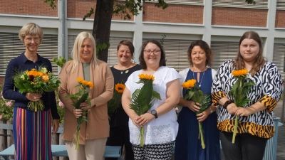 Die neue Rektorin Friederike Bösl begrüßte die neuen Pädagoginnen Sandra Schlagenhaufer, Bianca Ederer, Franziska Zimmet, Claudia Willax und Lea Bauer (von links).  (Bild: Elfriede Weiß )