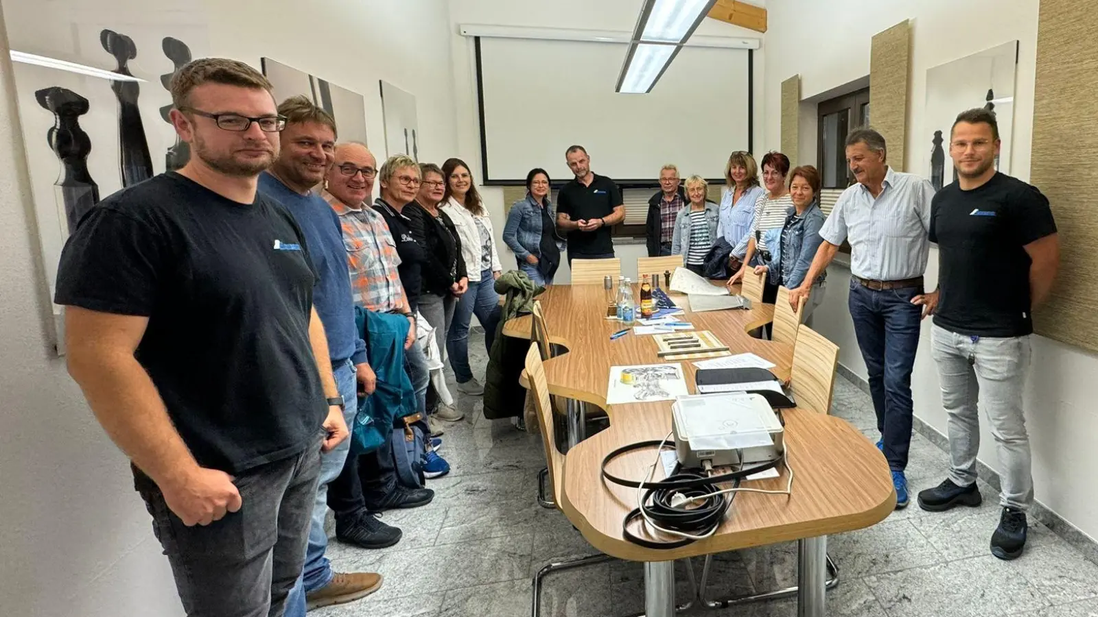 Frauen-Union Pleystein besucht die Firma Joachim Bauer Präzisionswerkzeuge in Zengerhof/Pleystein  (Bild: Stefan Voit)