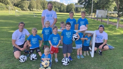 Zahlreiche Kinder waren mit Begeisterung beim Ferienprogramm auf dem DJK Sportplatz dabei. (Bild: Josef Söllner)