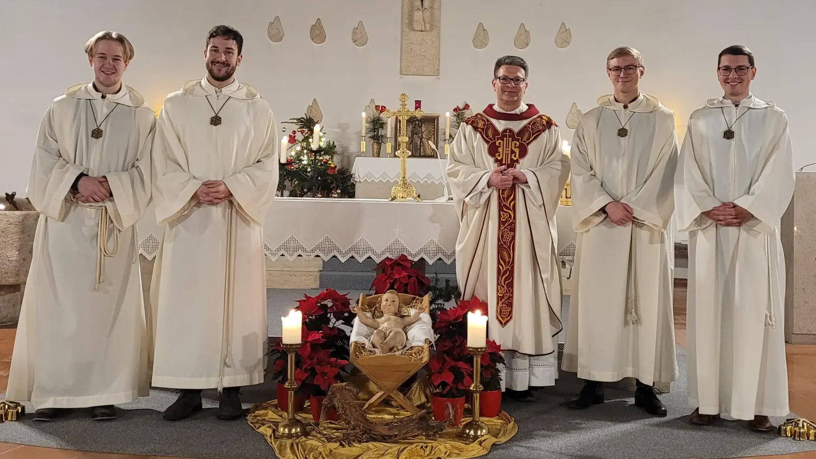 Die verabschiedeten Ministranten mit den Oberministranten und Pfarrer Jakob. V. l. n. r.: Andreas Herbrich, David Kriegler, Michael Jakob, Thomas Schlaffer, Valentin Tuschl. (Bild: Adalbert-Nico Harrer)