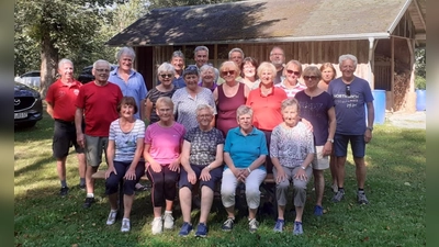 21 begeisterte Teilnehmer waren beim diesjährigen Boule-Turnier des TuS Mitterteich dabei.  (Bild: Reinhold Csakli )