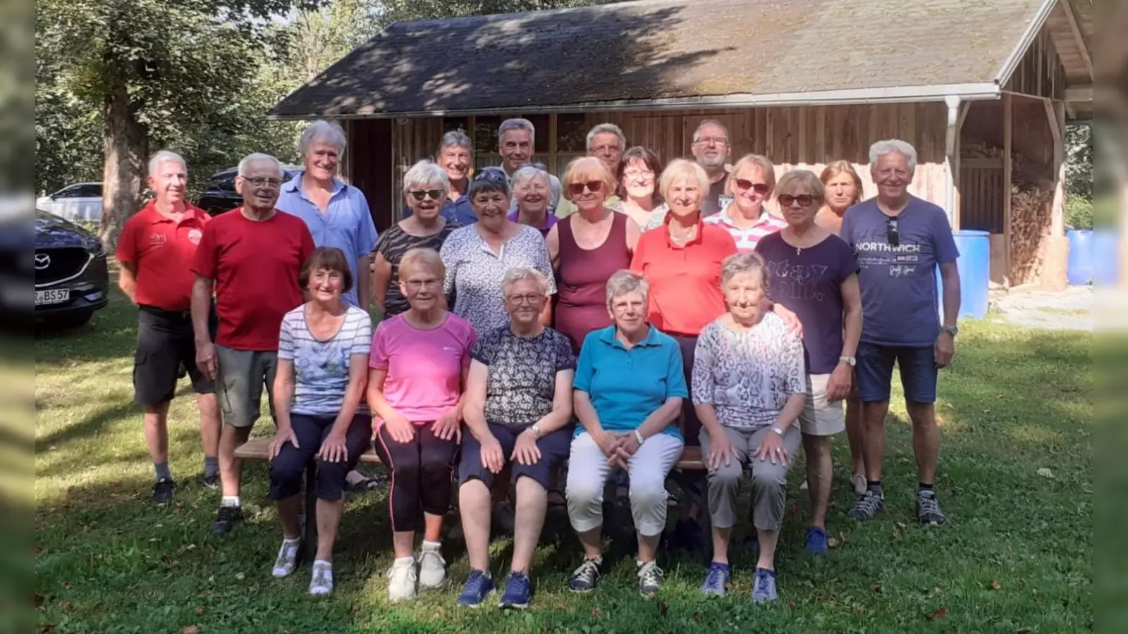 21 begeisterte Teilnehmer waren beim diesjährigen Boule-Turnier des TuS Mitterteich dabei.  (Bild: Reinhold Csakli )