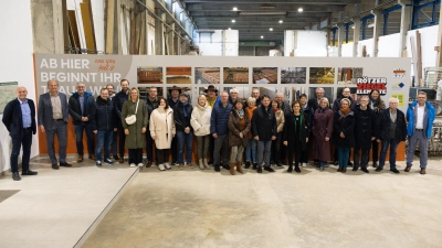 Besichtigung Werk und Bemusterungszentrum der Rötzer-Ziegel-Element-Haus GmbH in Rötz. (Bild: Jessica Sorgenfrei)