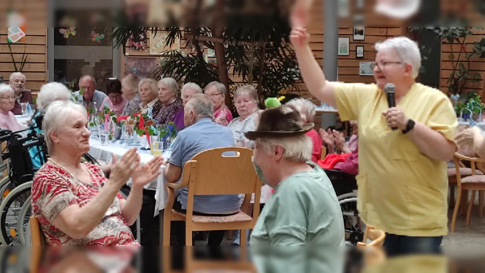 Gemütliches Beisammensein war beim Maifest im Seniorenzentrum Kemnath angesagt. (Bild: Seniorenzentrum Kemnath/exb)