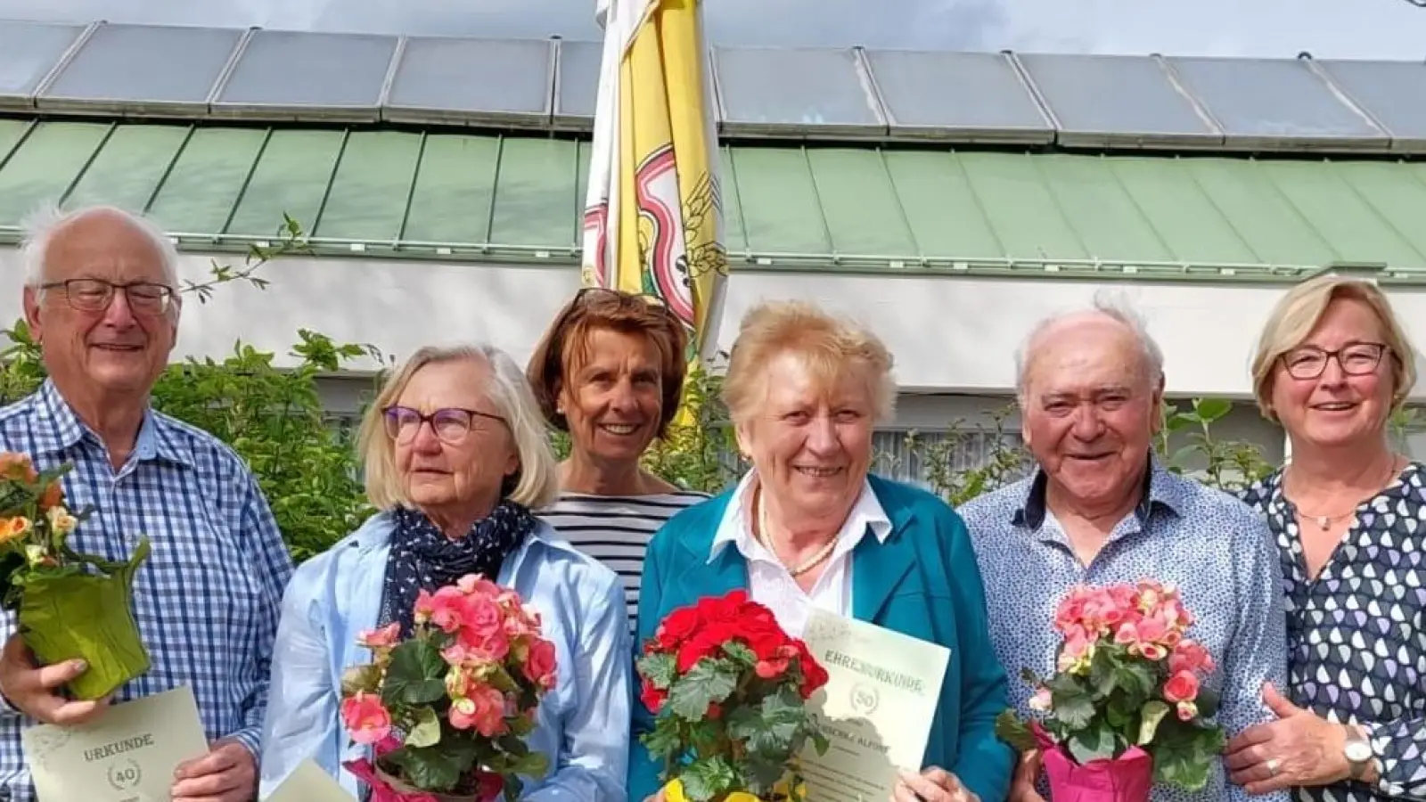 Der Obst- und Gartenbauverein Kümmersbruck ehrt langjährige Mitglieder (von links): Hermann Rotheigner, Gerlinde Renner, Birgit Singer Grimm, Maria Purschke, Johann Meiler und Vorsitzende Barbara Leger. (Bild: Klaus Backes)