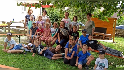 Ferienspaß mit dem Habichtskauz „Birke”. (Bild: Gabriele Böhm)