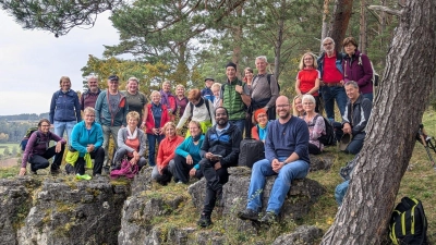 Die Pilgergruppe der Pfarreiengemeinschaft bei ihrem Pilgertag auf dem Wacholderwanderweg.  (Bild: Kathrin Blödt)