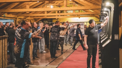 Auf 9 Automaten kämpften 111 Teilnehmer um den Titel Darts Night Champion 2024.  (Bild: Alex Birner)