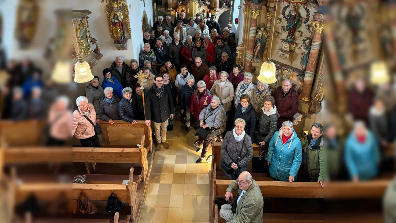 Die Teilnehmer der Martinifahrt in der Filialkirche St. Martin in Gösselsdorf. (Bild: Manuel Häffner)