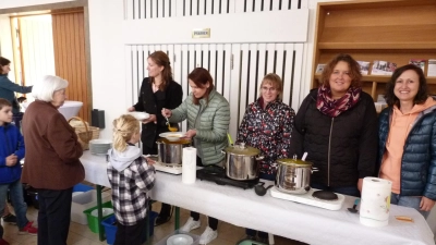 Erntedanksuppe nach dem Gottesdeinst (Bild: Karl Hofmann.)