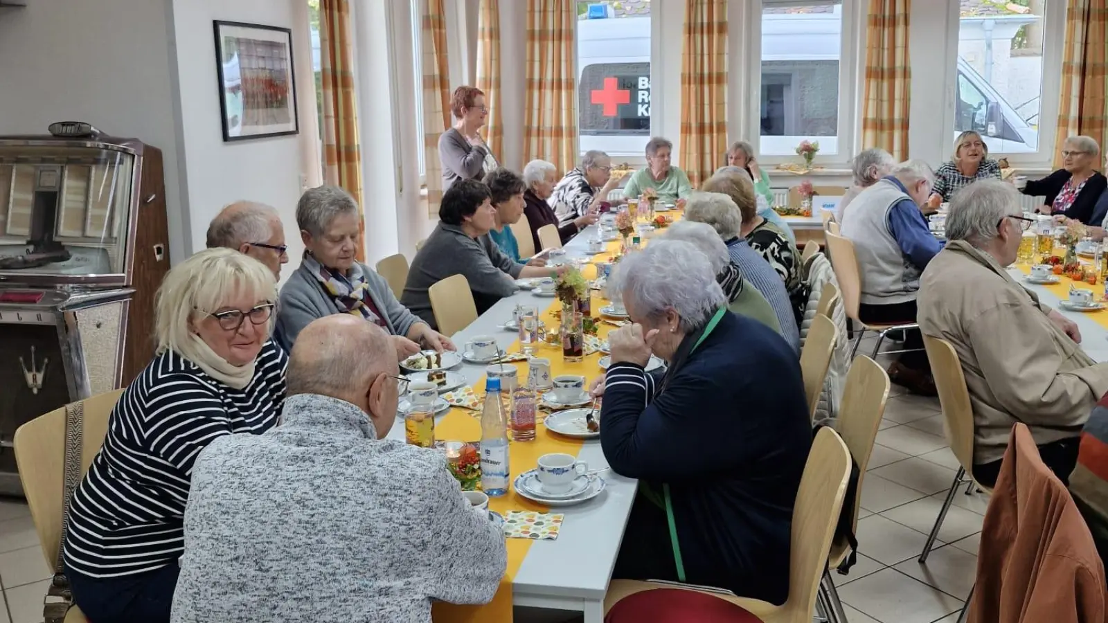 Geselliges Beisammensein beim Herbstfest 2024  (Bild: Michael Burger)