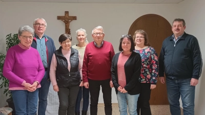 Die Verantwortlichen beim Förderverein für Kirchenmusik in Schönsee mit 1. Bürgermeister Reinhard Kreuzer (rechts) und dessen Stellvertreter Andreas Hopfner (2. von links).  (Bild: Hubert Reimer)