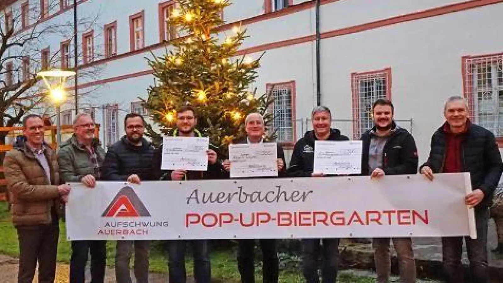 Bei der Spendenübergabe im Kloster Michelfeld (von links): Holger Eckert (AA), Ronald Schmiedl (RWM), Stefan Kroher (AA), Christian Schindler (Schützen), Peter Miltenberger (RWM), Michael Streit (AA), Christoph Ziegler (AA), Josef Stiefler-Ebert (AA). (Bild: Matthias Flierl)