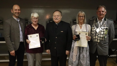 Ensdorfs Bürgermeister Hans Ram (von links), Rita Thomas, Ludwig Mayer vom OSB, Brigitte Graf, Wolfsbachs Erster Schützenmeister Heinrich Graf (Bild: Michael Rabenhofer)