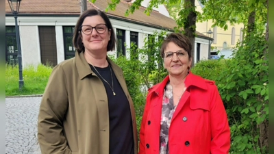 Zeit schenken. Familien stärken. Sinn erleben. Unter diesem Motto steht die Arbeit der Familienpatinnen und Familienpaten. Koordiniert werden die Ehrenamtlichen von Michaela Küster (links) und Andrea Fabry (rechts) von der EJF. <br> (Bild: Jennifer Brodmerkel)