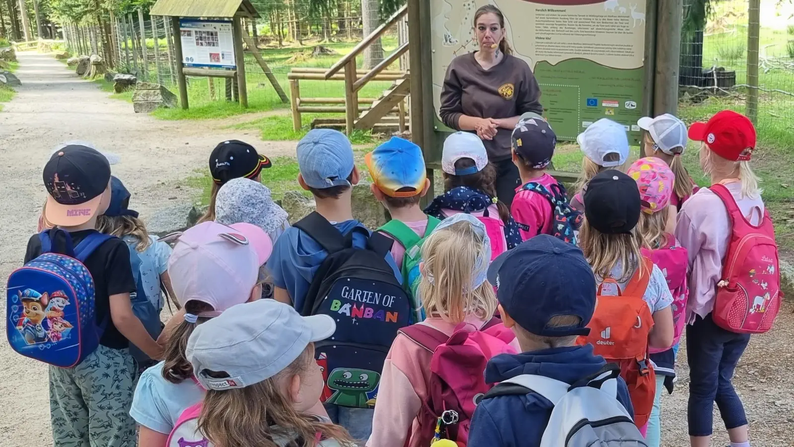 Die Kinder erkundeten den Wildpark Mehlmeisel. (Bild: Tanja Ruckdäschel/exb)