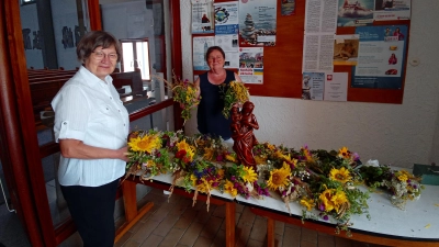 Kräuterbüschel Verkauf des Frauenbund Schirmitz (Bild: Sabine Bäumler)