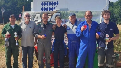 Gruppenfoto mit Dame - die Teilnehmer der Klasse 13 - Eigenbauten - von links: Klassen-Tagessieger Michael Hummel (MSC Schmidmühlen), Manfred Scharnagel (2. Sportleiter ASC), André Maier, Alina Maier (2. Jugendleiterin ASC), Albert Greß (1. Jugendleiter ASC), Helmut Dotzler, Christopher Franz (alle ASC Su.-Ro.), es fehlen: Jannik &amp; Matthias Bohmann (2.Vorsitzender ASC) (Bild: ASC - Michael Luber)
