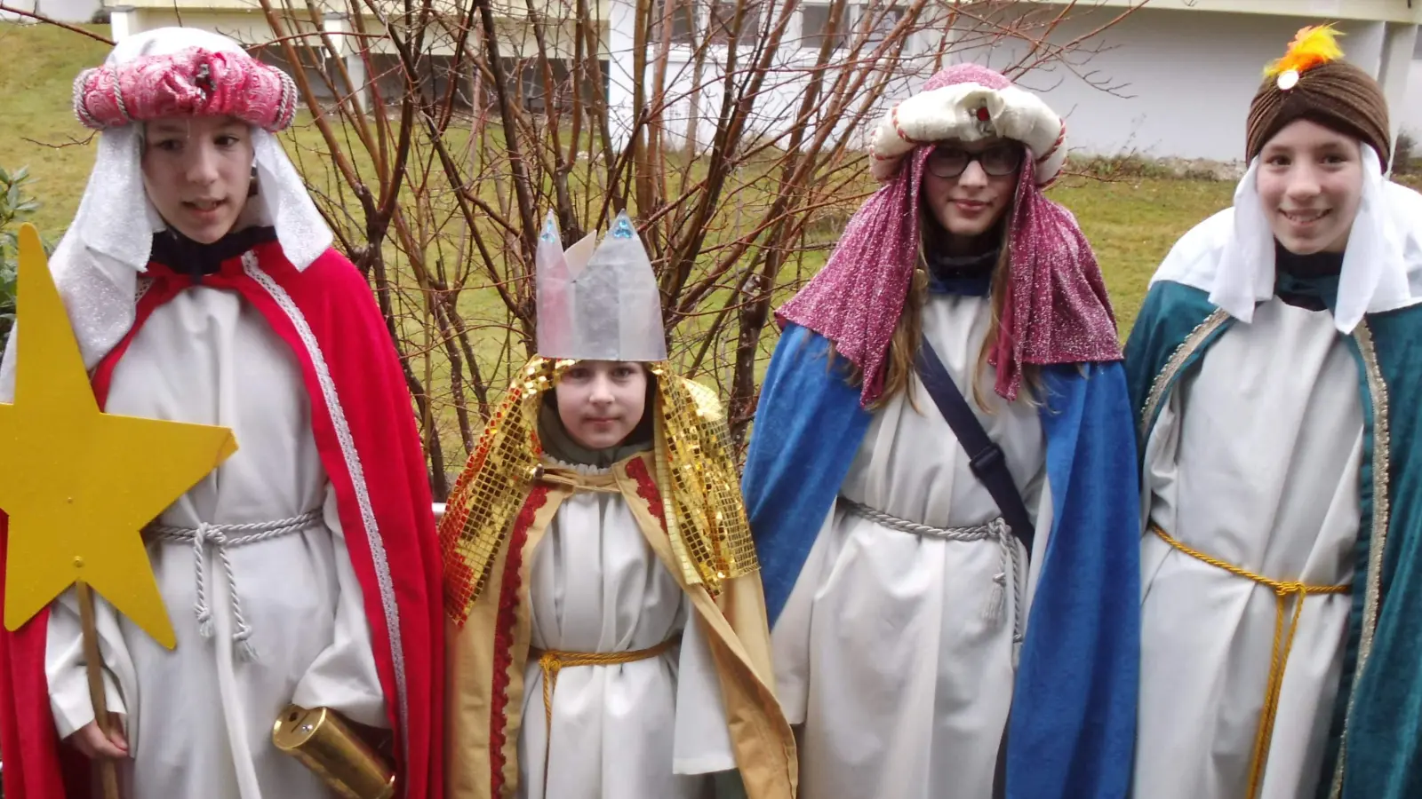 Bis zum Dreikönigstag sind die Sternsinger im Hirschauer Stadtgebiet, in Weiher und in Krickelsdorf von Haus zu Haus unterwegs.  (Bild: u)