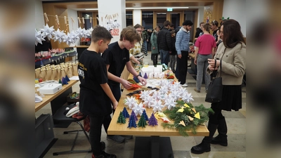 Der Weihnachtsbasar am Gymnasium Neustadt/WN. (Bild: krb)