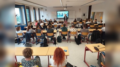 Der Workshop „Extremismusprävention”, der bei den Jugendlichen und Lehrkräften großen Anklang fand, ist seit einigen Jahren fester Bestandteil der Werteerziehung am Schmeller-Gymnasium.  (Bild: Nadine Kilgert-Bartonek )