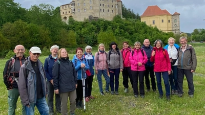 Unsere Wandergruppe unterhalb der Liebensteiner Burg. (Bild: Gerald Kunz)
