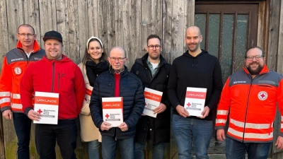 Bereitschaftsleiter Christian Birner, Benedikt Heisig, Juliana Kindzorra, Herrmann Horst, Marus Wawersig, Sebastian Heisler und scheidender stellvertretender Bereitschaftsleiter Stephan Hirsch (Bild: Daniel Weidner)