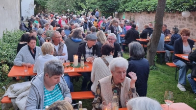 Gute Laune herrschte beim Weinfest der Pfarrei Kemnath. (Bild: Pfarramt Kemnath/exb)