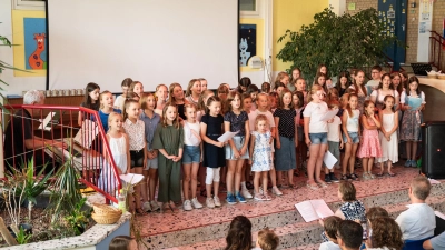 Der Poppenrichter Kinder - und Jugendchor beendete das Chorjahr mit einem Sommerkonzert in der Grundschule Poppenricht  (Bild: Julian Probst)