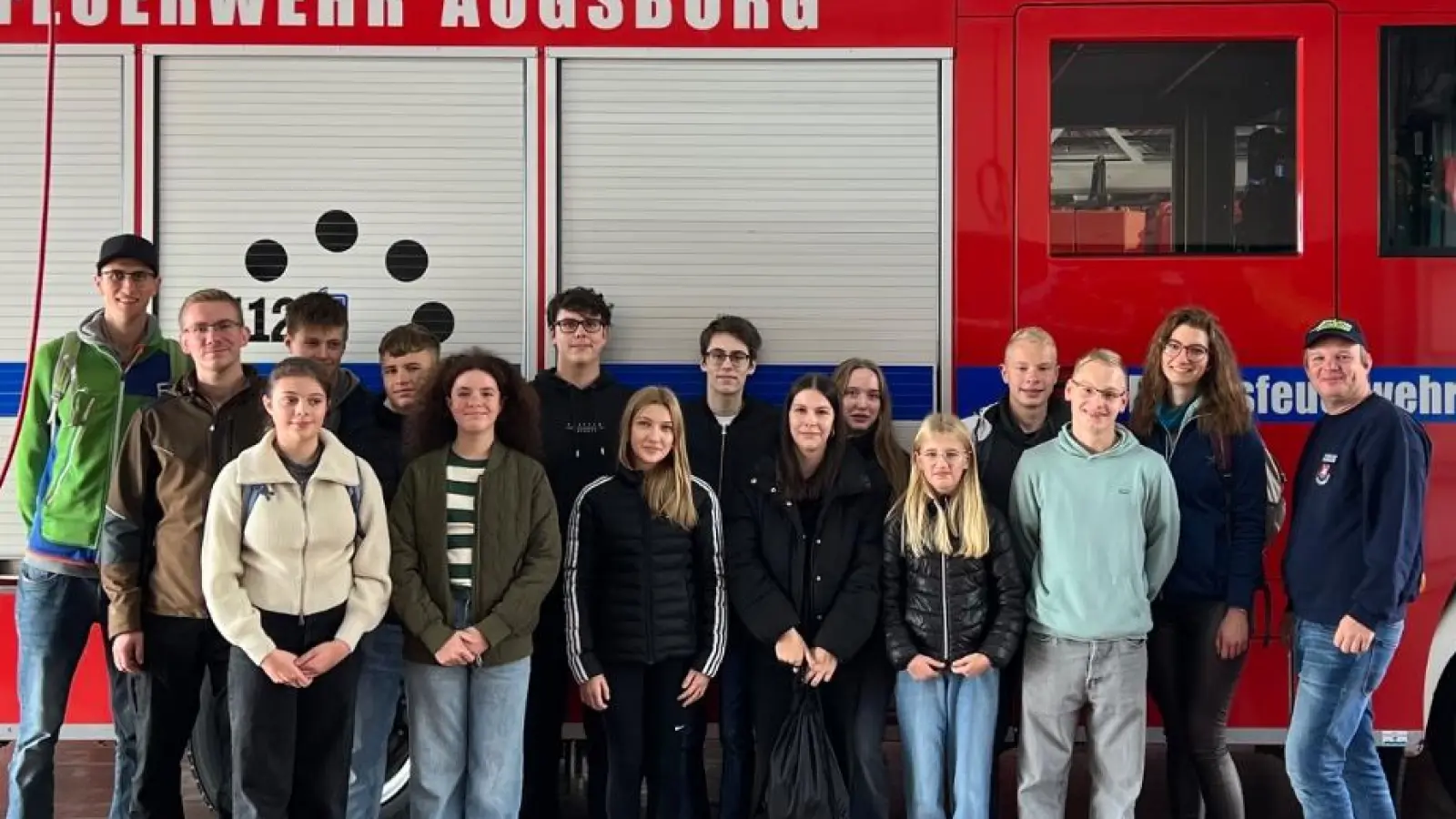 Die Jugendfeuerwehr Flossenbürg bei einem Besuch der Augsburger Berufsfeuerwehr (Bild: Elia Stahl)