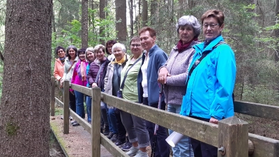 Die Teilnehmerinnen der Wanderung. (Bild: Angelika Vogl)