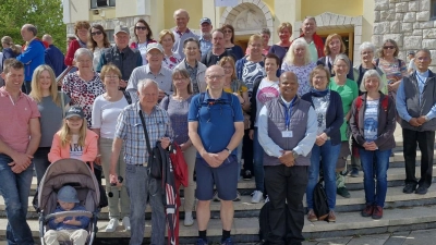 Auch für ein Gruppenbild hatte die Pilgergruppe Zeit und Gelegenheit. (Bild: Elfriede Schwarzmeier/exb)