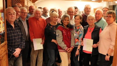 Die geehrten langjährigen treuen Vereinsmitglieder. Für 60 Jahre Robert Hofmann, Reinhilde Mignon, Margot Ruhland und Rita Volk. (Bild: Corinna Groth)