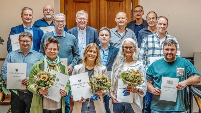 Die geehrten Mitarbeiterinnen und Mitarbeiter der Stadtverwaltung für 25 Jahre und 40 Jahre im öffentlichen Dienst.  (Bild: Michael Golinski)