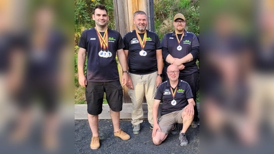 Mannschaftsschützen der SLG Schwandorf: Felix Frank, Patrick Wagner, Michael Rauch und vorne Michael Zilch (von links). <br> (Bild: Rudolf Mayr)