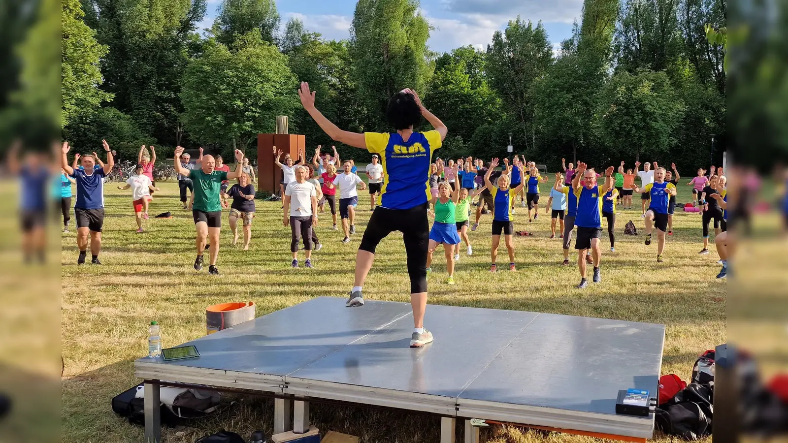 „Fit in den Feierabend“ auf der Bleichwiese bringt Menschen zusammen. (Bild: Stefan Schmidt)
