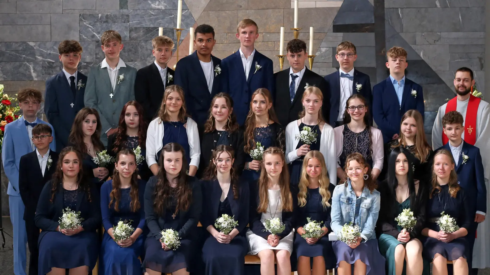 Die Christuskirche freut sich über die 28 frisch konfirmierten Jugendlichen. (Bild: Bernd Müller)