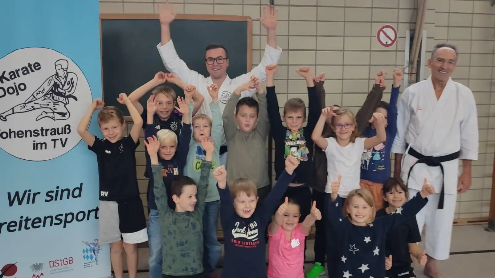 Moosbacher Ferienkids haben Spaß an der Kampfkunst Karate (Bild: Birgit Gerlach-Kneißl)