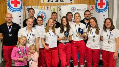 Gruppenbild der Mannschaften aus Nabburg, Kreiswasserwacht Schwandorf, Bezirk Niederbayern-Oberpfalz.<br> (Bild: Doris Kraus)