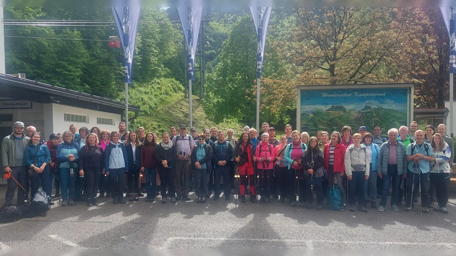 Die Wanderer vor ihrem Aufstieg zur Kampenwand in den Chiemgauer Alpen  (Bild:  Hans Maenner )