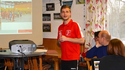 Vorsitzender Andreas Falk berichtet über viele sportliche und gesellschaftliche Aktivitäten der DJK im vergangenen Vereinsjahr. (Bild: Fritz Dietl)