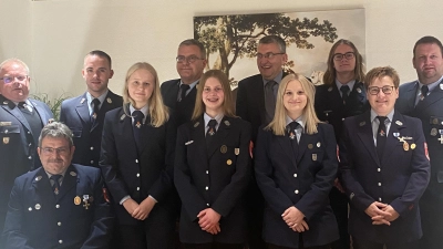 Ehrungen und Neuwahlen standen bei der Feuerwehr Griesbach an. (Bild: Katharina Schöner/exb)