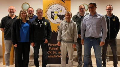 Neugewählte Vorstandschaft des Fördervereins Fußball der DJK Neustadt/WN (Bild: Armin Aichinger)