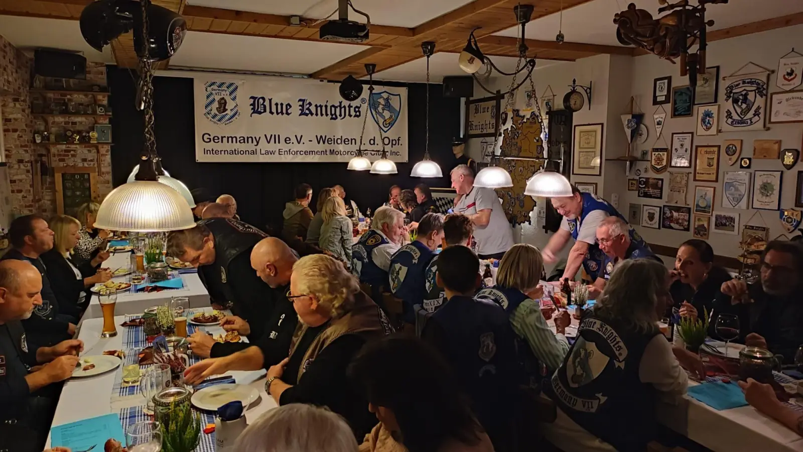 Weinfest des Motorradclub Blue Knights Germany VII am vergangenen Samstag im Vereinsheim in Weiden (Bild: Georg Arnold)