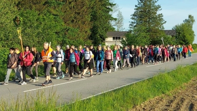 Die Chamer Pilger am Samstag früh. (Bild: Monika Steffens )