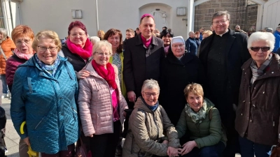 Besuchergruppe auf dem Domplatz. (Bild: Angelika Gradl)